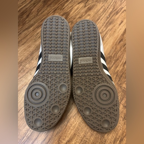 Adidas White and Black Samba Sneakers. Youth size 7. Women’s size 8.5 - Picture 5 of 7